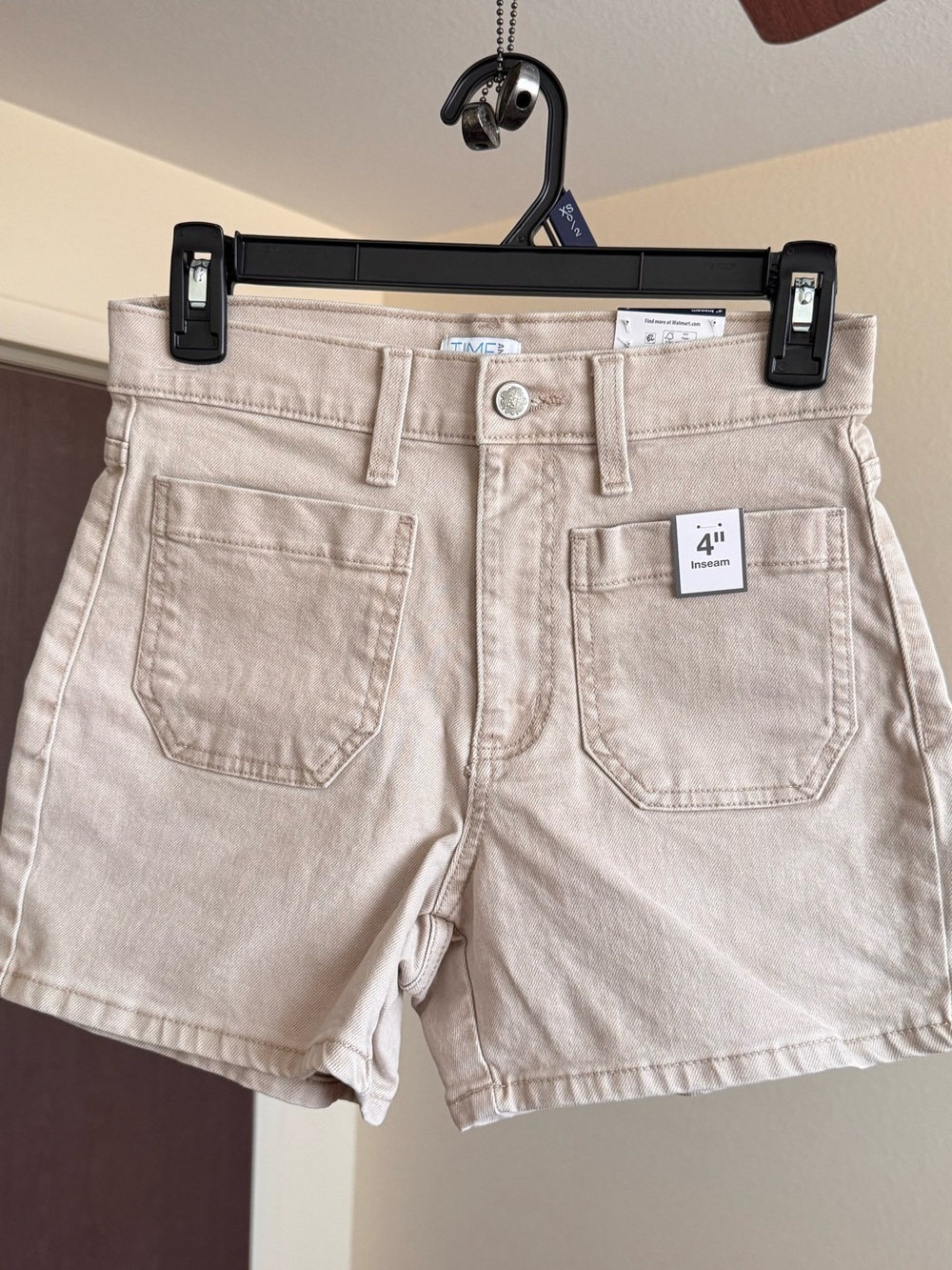 Time and Tru Women's High Rise Patch Pocket Denim Shorts, 4 in Inseam, Size 8